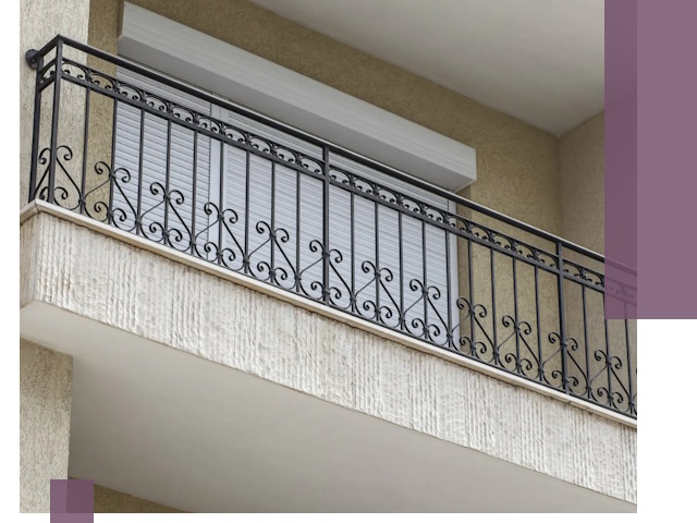 Балконные ограждения из металла и стекла в Владимире для домов