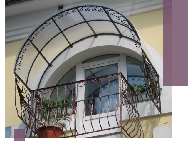 Козырьки над балконом в Владимире — изготовление и монтаж