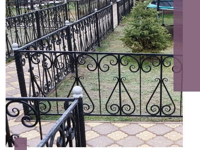 Кованые газонные ограждения под ключ в Владимире