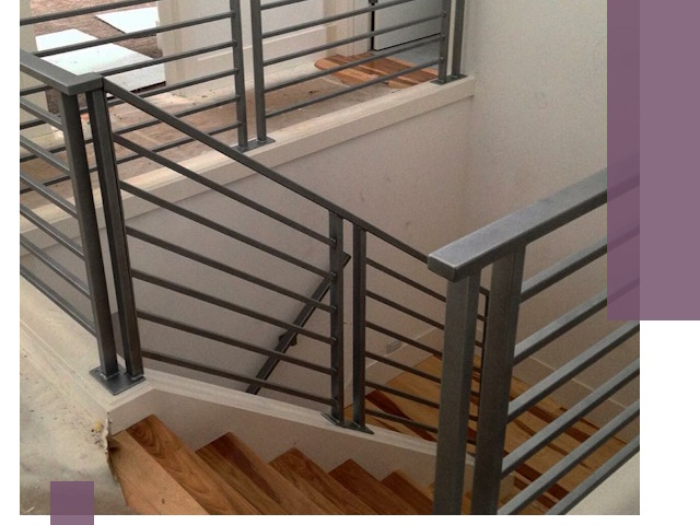 Изготовление поручней из металла и дерева в Владимире